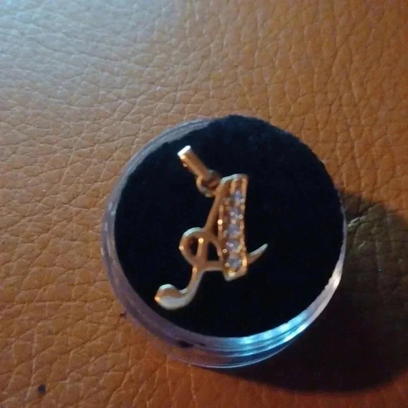 💙🌹Gold plated letter pendant "A" with faux diamonds - Picture 5 of 8